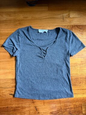 Hippie Rose Short Sleeve Ribbed Top in Dark Gray